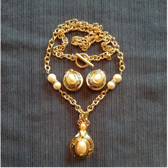 Vintage Fendi Gold-Plated Necklace and Clip-On Earring Set - Picture 2 of 2